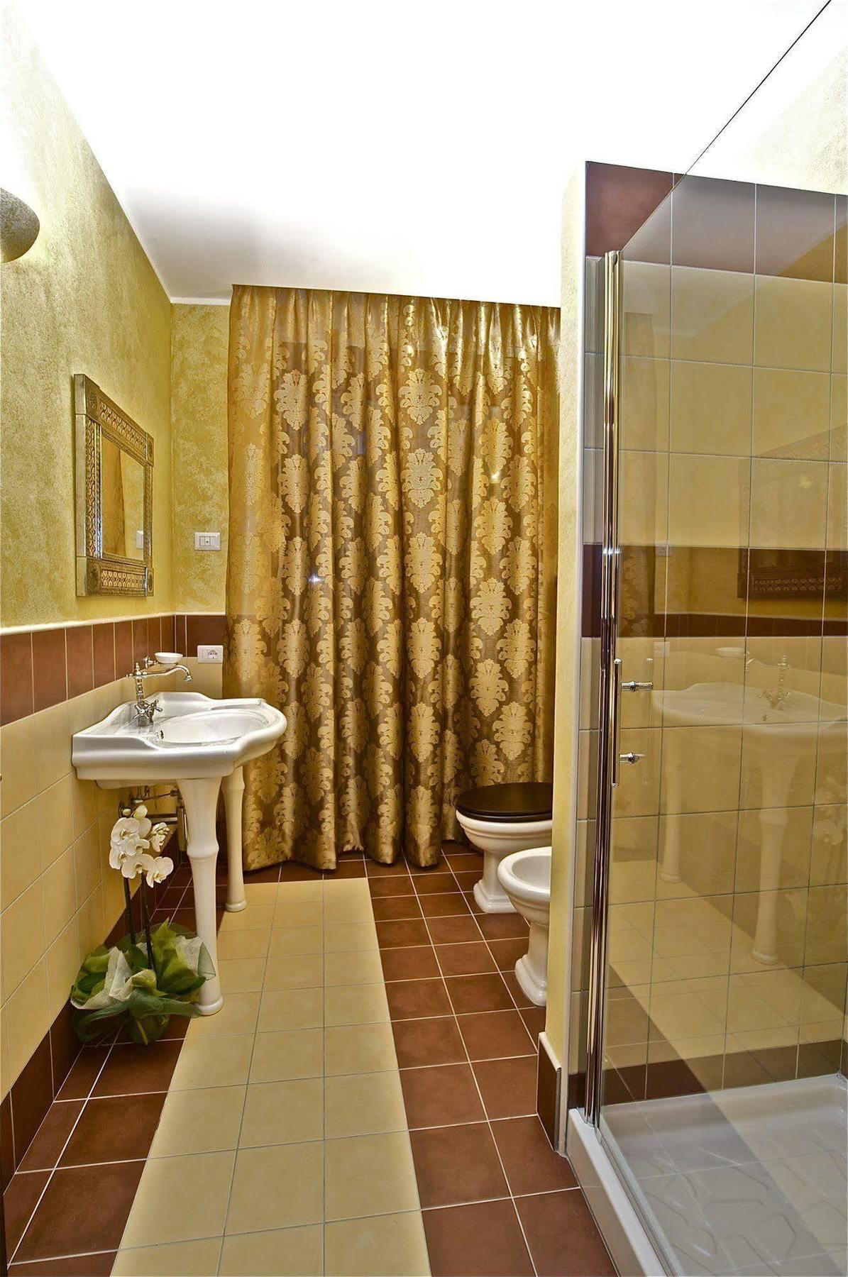 Hotel Bernina ตีราโน ภายนอก รูปภาพ